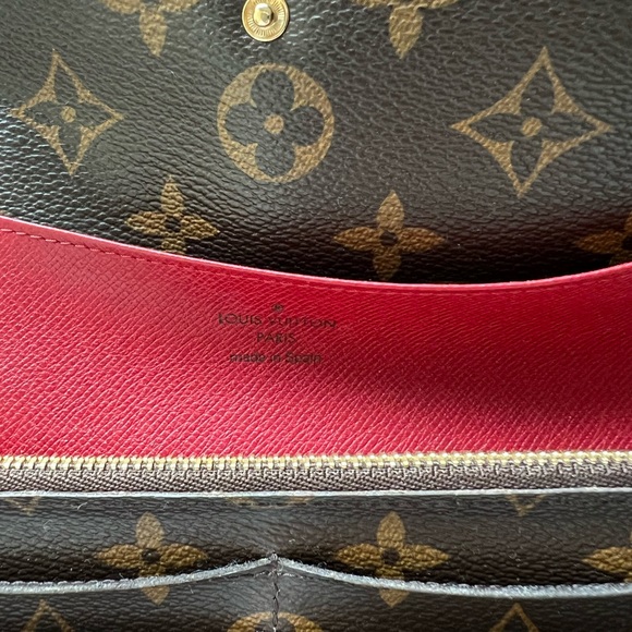 Louis Vuitton Emilie Wallet - Picture 10 of 12